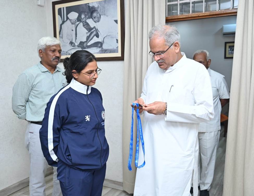 छत्तीसगढ़ की युवा तैराक अल्योशा ने राष्ट्रीय जनजातीय खेल महोत्सव में जीते दो पदक