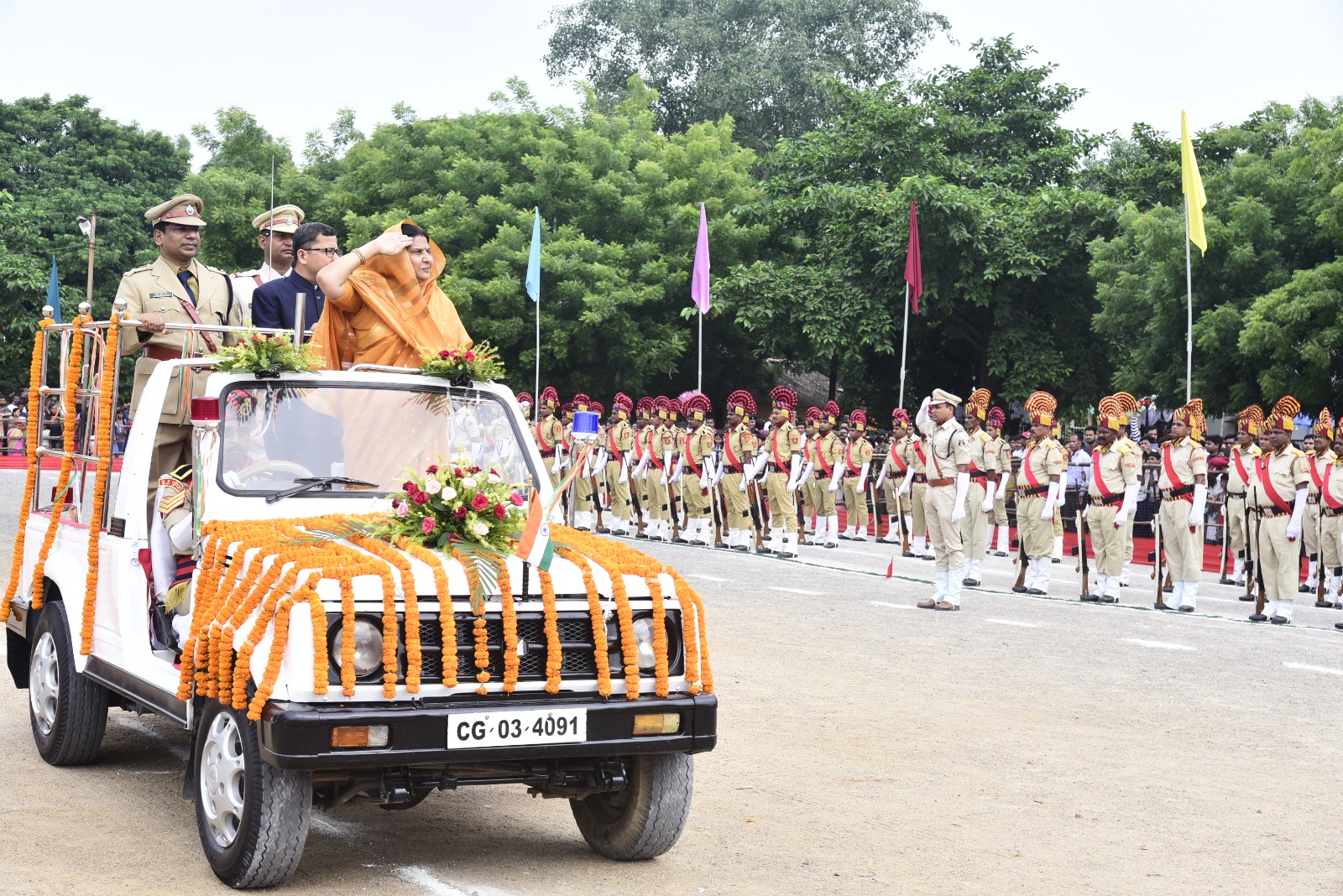 स्वतंत्रता दिवस की 76वीं वर्षगांठ पर बिलासपुर में संसदीय सचिव श्रीमती रश्मि सिंह ने किया ध्वजारोहण