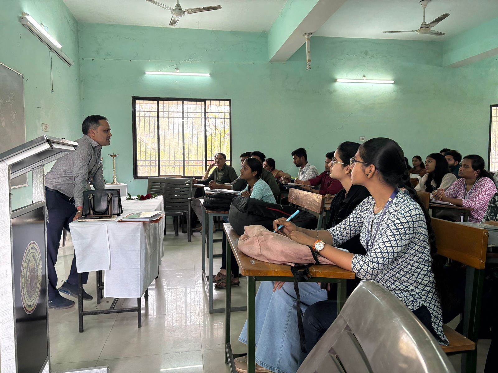 ’’भारतीय राज व्यवस्था’’ डाॅ. भूपेन्द्र करवंदे जी ने, विधि विशेषज्ञ का व्याख्यान आयोजित किया गया